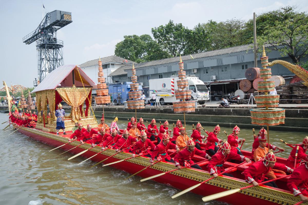 Königliche Barkenprozession 2026: Thailands schwimmendes Meisterwerk - 52 Barken, 2.200 Ruderer und ganz viel Geschichte auf dem Chao Phraya Symbolfoto 6