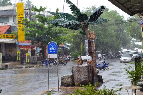 Bild Krabi im Wasser - schwere Unwetter treffen Thailands Urlaubsparadies