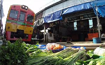 Maeklong Railway Market - Thailand Blog - Bild 1