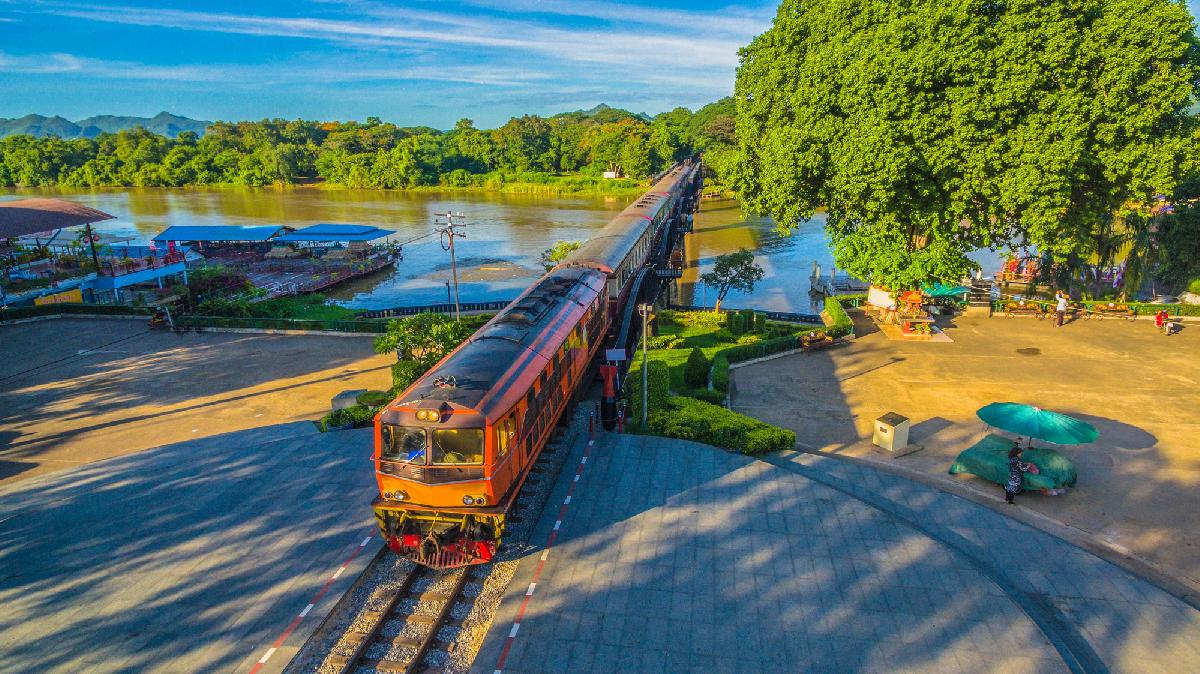 Mit der Dampflok ins Herz Thailands - Muttertag einmal anders - Nostalgie auf Schienen: Ein besonderer Ausflug ab Bangkok Symbolfoto 1