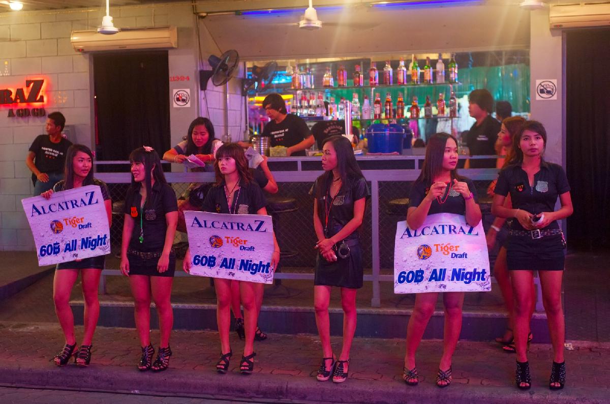 Nach 250 Tagen See - USS Abraham Lincoln kommt nach Thailand - 5.000 Seeleute haben Landgang - Pattaya, halt dich fest! Symbolfoto 8
