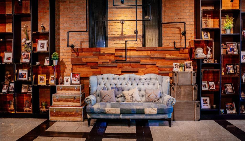 Neues Designhotel in Pattaya: SureStay eröffnet - Rooftop-Pool, Skyline-Blick und Cocktails im Sonnenuntergang Symbolfoto 1