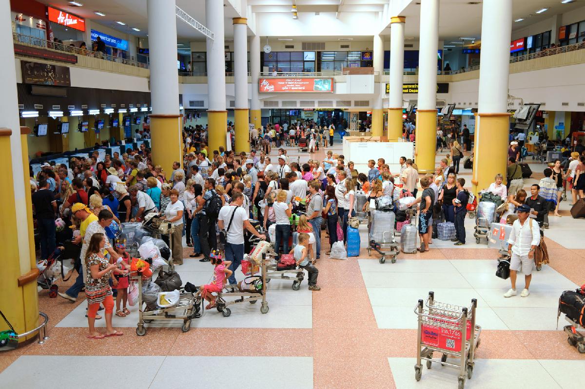 Notlandung sorgt für Chaos am Himmel von Phuket - Notfall mit Marineflugzeug legt Flughafen Phuket lahm ✈ Symbolfoto 1