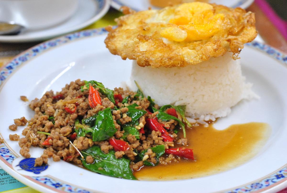 Pad Krapao - Gebratenes Basilikum-Fleisch - Thailand Blog