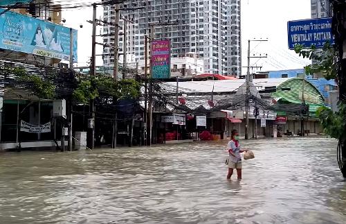 Bild Pattaya erneut überflutet - Kanalisation kollabiert