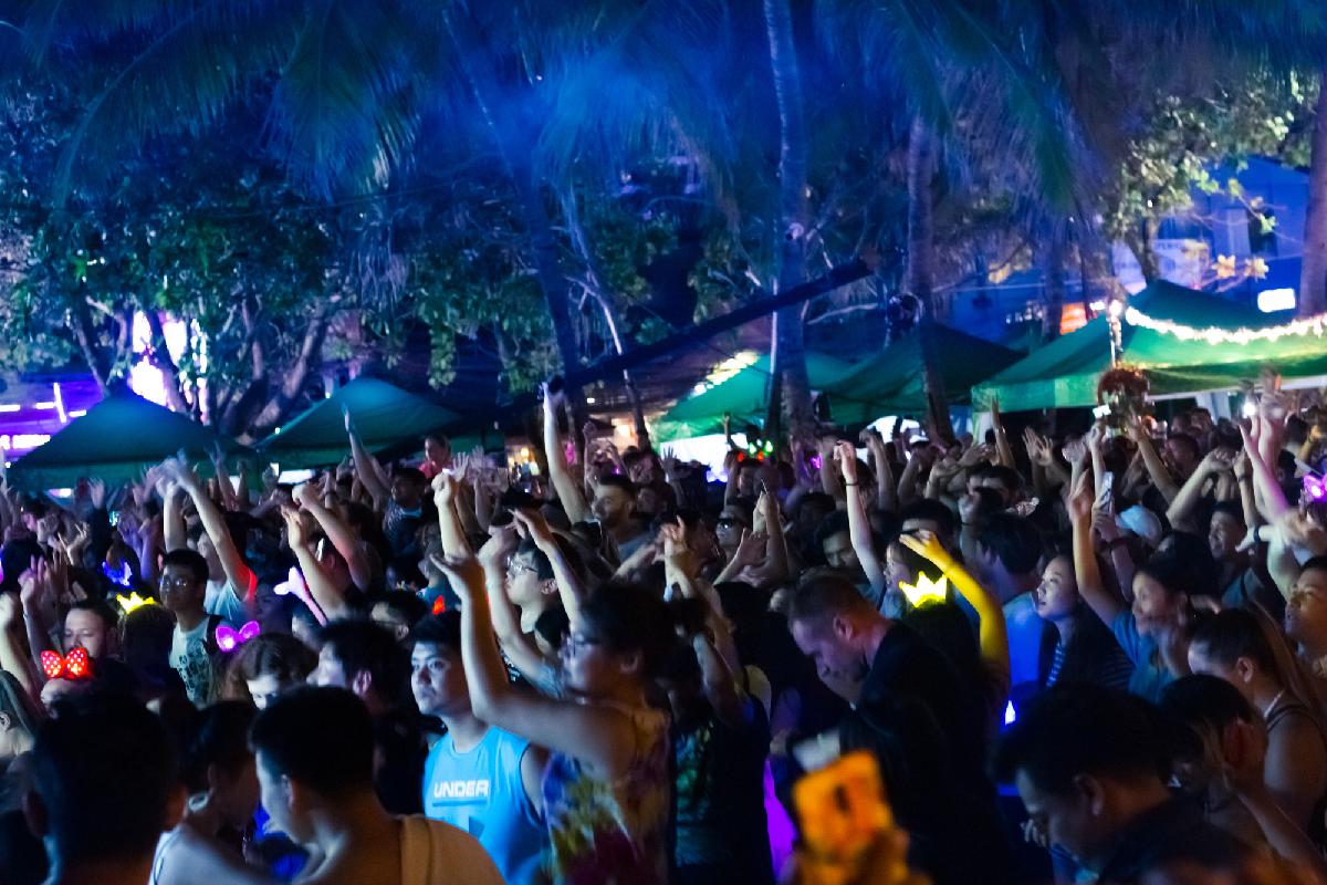 Phuket Carnival am Patong - Where Dreams Come Alive - Von Paraden bis Partynächten: So wild ist der Phuket Carnival 🎉 Symbolfoto 1