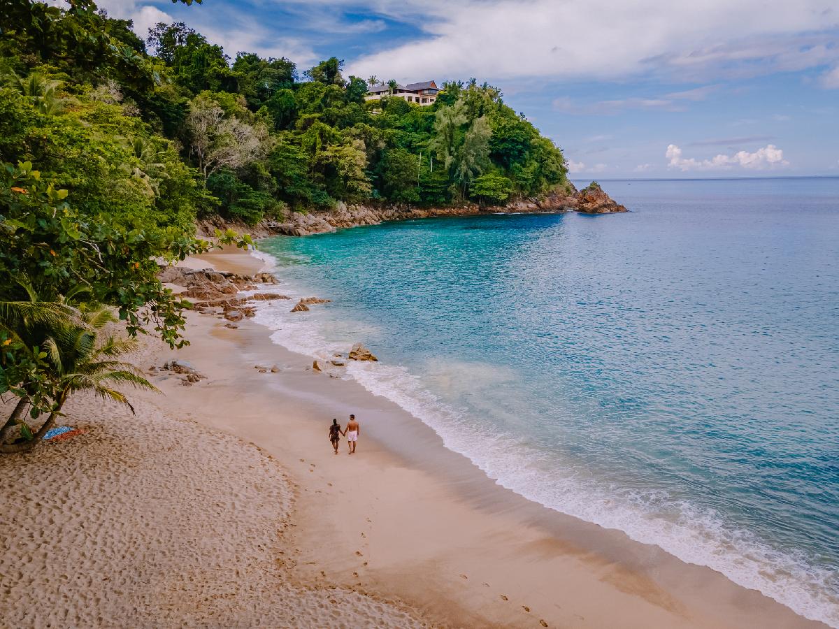 Phukets Banana Beach schafft es auf Platz 6 weltweit - Von Phuket in die Welt: Banana Rock Beach spielt jetzt in der Top-Liga Symbolfoto 1