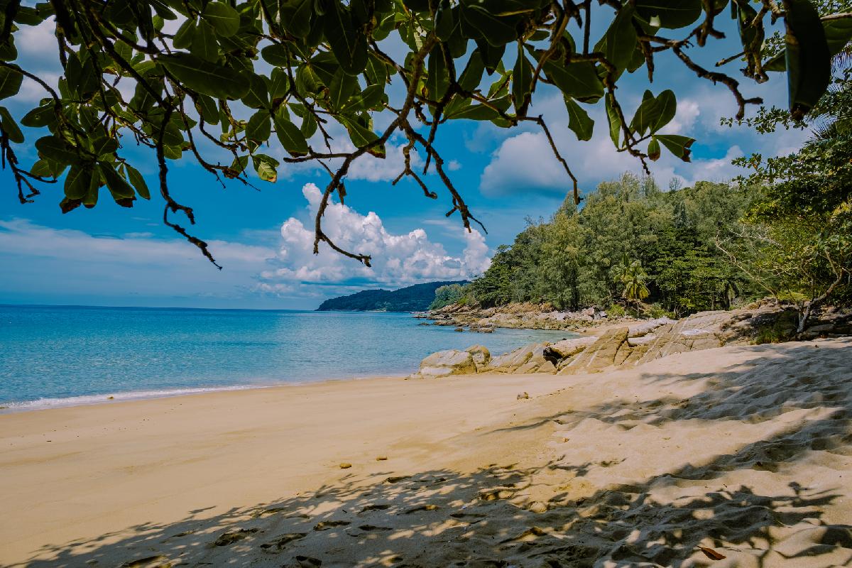 Phukets Banana Beach schafft es auf Platz 6 weltweit - Von Phuket in die Welt: Banana Rock Beach spielt jetzt in der Top-Liga Symbolfoto 2