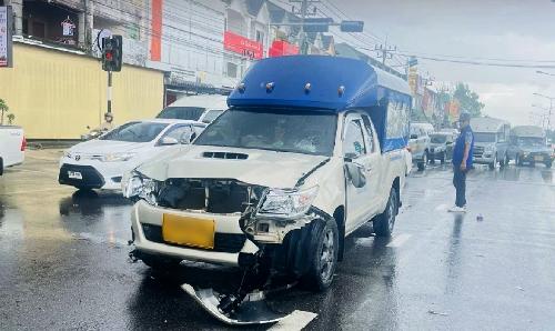 Rasender Pickup überfährt deutsche Familie in Phang Nga - Deutsches Paar auf Zebrastreifen schwer verletzt, Baby unverletzt Bild Rasender Pickup überfährt deutsche Familie in Phang Nga