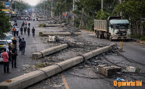 Bild Rekord - LKW-Fahrer fällt 70 Strommasten