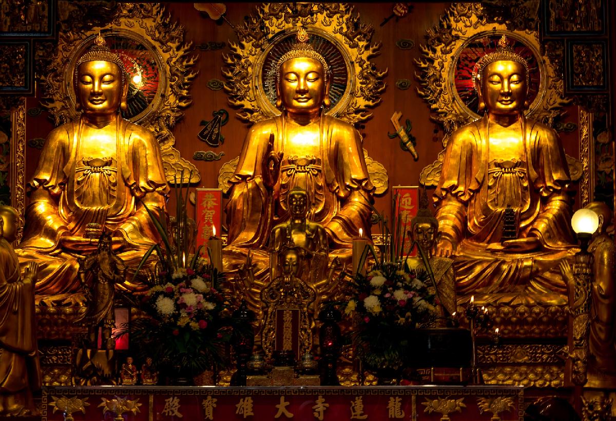 Respekt in Tempeln für Buddha und seine Mönche - Die richtigen Verhaltensweisen in thailändischen Tempeln Bild 2