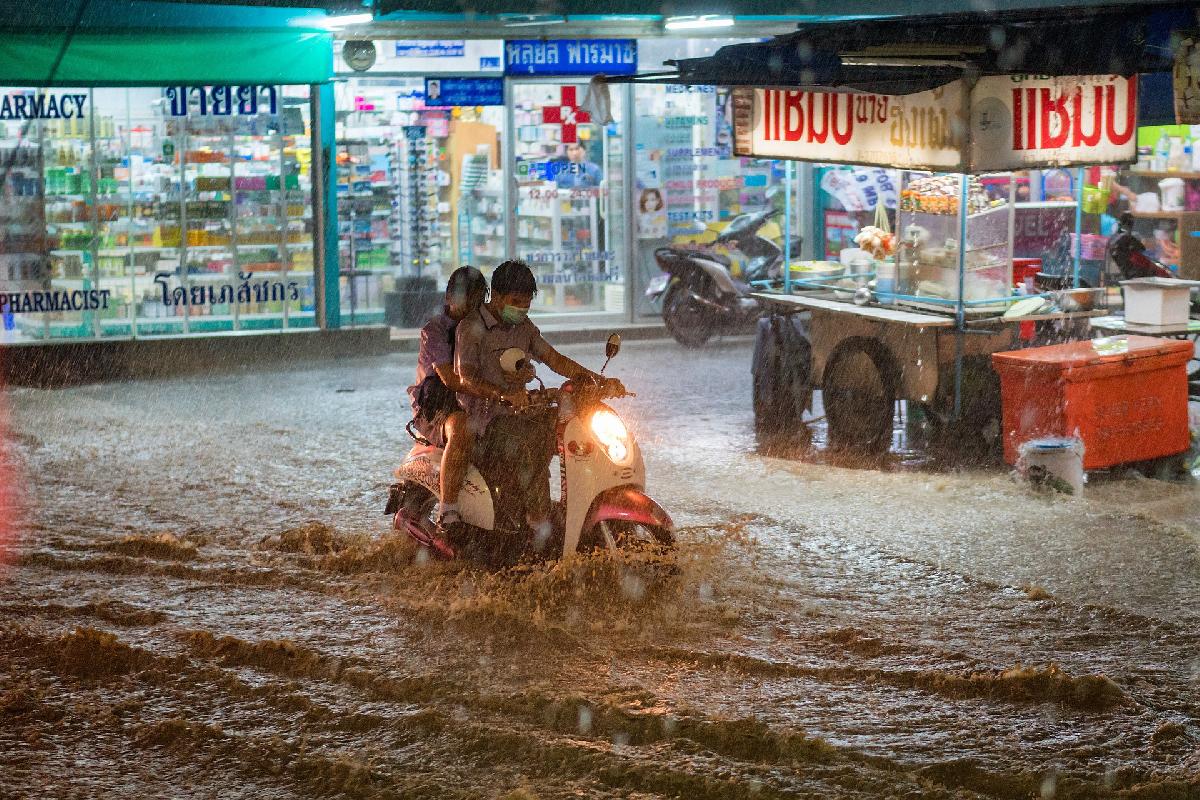 Sintflutartige Regenfälle in 70% von Südthailand - Hohes Risiko von Sturzfluten und Erdrutschen besteht Bild 1