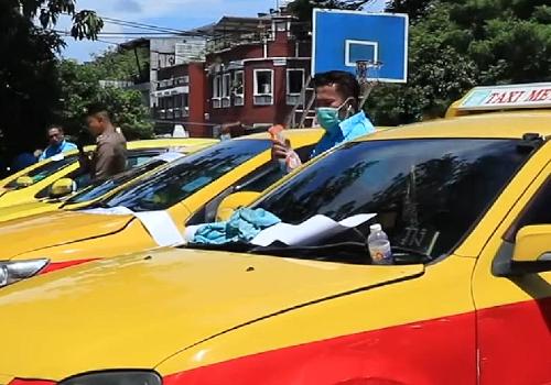 Bild Taxi-Krieg auf Phuket: Platzhirsche greifen zum Streikhorn