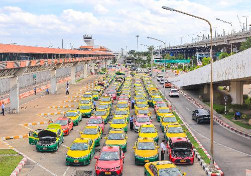 Bild Taxikrieg in Bangkok - Wtende Cabbies drohen mit Verkehrsinfarkt