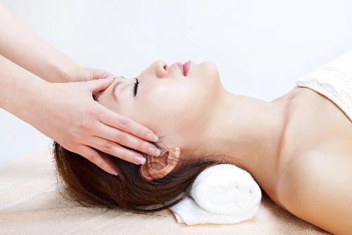 Thai-Gesundheitsministerium - Thai-Massage mit neuem Schliff - Schluss mit Billig-Massage und Halsbruch-Risiko • Thailands neue Standards Bild Thai-Gesundheitsministerium - Thai-Massage mit neuem Schliff