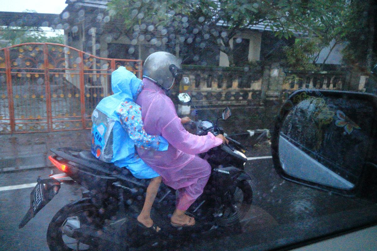 Thai Wetterdienst warnt bis Sonntag: Starkregen, Sturzfluten, Erdrutsche - Auch Bangkok und beliebte Urlaubsregionen betroffen - Starker Seegang Symbolfoto 5