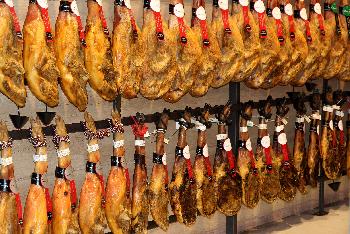 Bild Thailnder lernen das deutsche Fleischerhandwerk