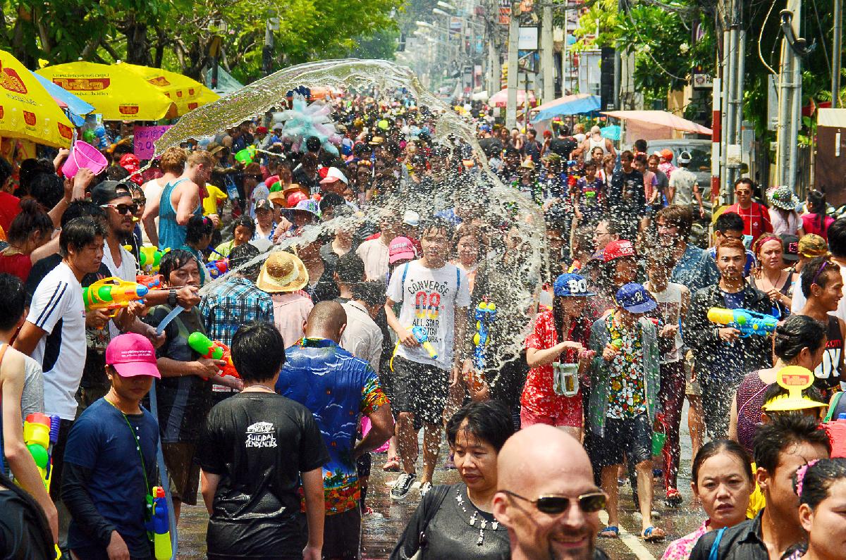 Thailand 2024 - einmonatiges Neujahrs-Wasserfestival - Verlängertes Songkran, ein Monat voller Festlichkeiten & Wasserspiele Bild 1