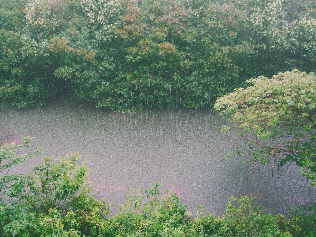 Thailand erwartet kräftigen Monsunregen und hohe Wellen - Wetterdienst warnt vor Unwettern, Sturzfluten, Erdrutschen und rauer See Symbolfoto 2