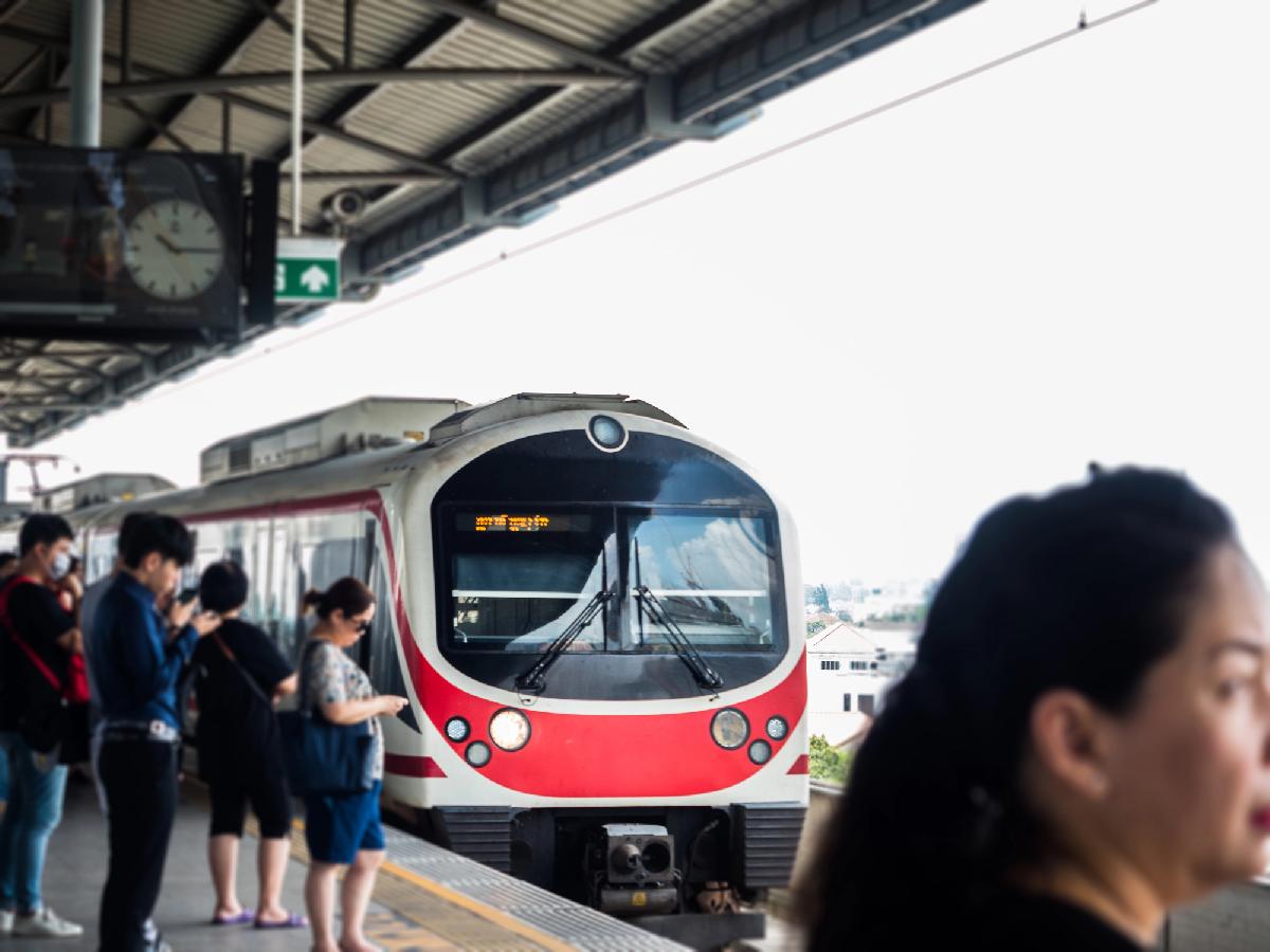 Thailand prüft City-Maut - Weniger Stau, günstigerer ÖPNV - Bangkok schaut nach London: Neue Gebühr soll Verkehr reduzieren 🚆🚗 Symbolfoto 3