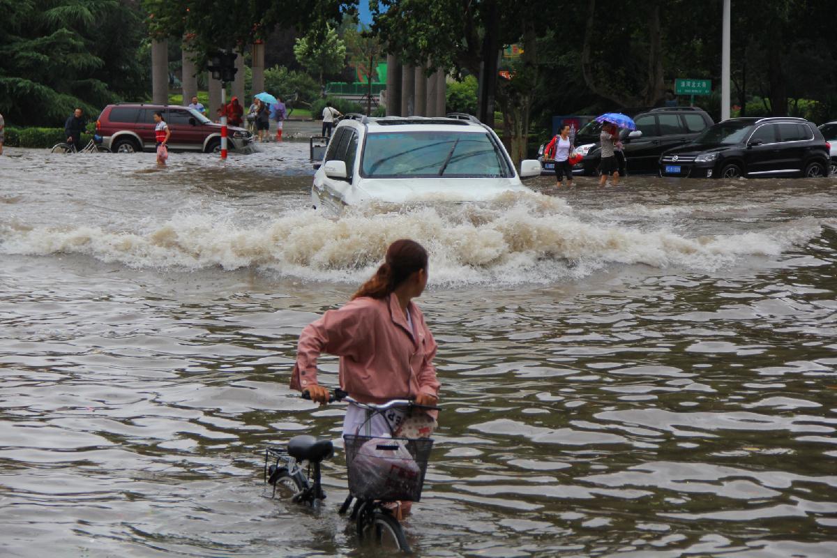 Thailand warnt vor Starkregen - Unwetter verlagert sich nach Süden - Kräftiger Monsun: Starkregen und Sturzfluten bis zum Wochenende ⚠️ 🌧️ Symbolfoto 2
