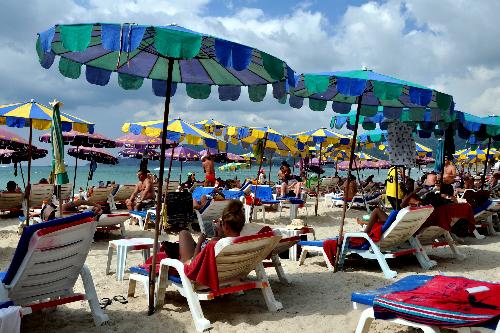 Thailands Gratwanderung im Tourismus 2024 - Reisenews Thailand - Bild 1