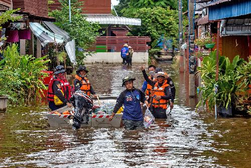Thailands katastrophale Flut - 30.000 Militrs im Norden im Einsatz Thailand