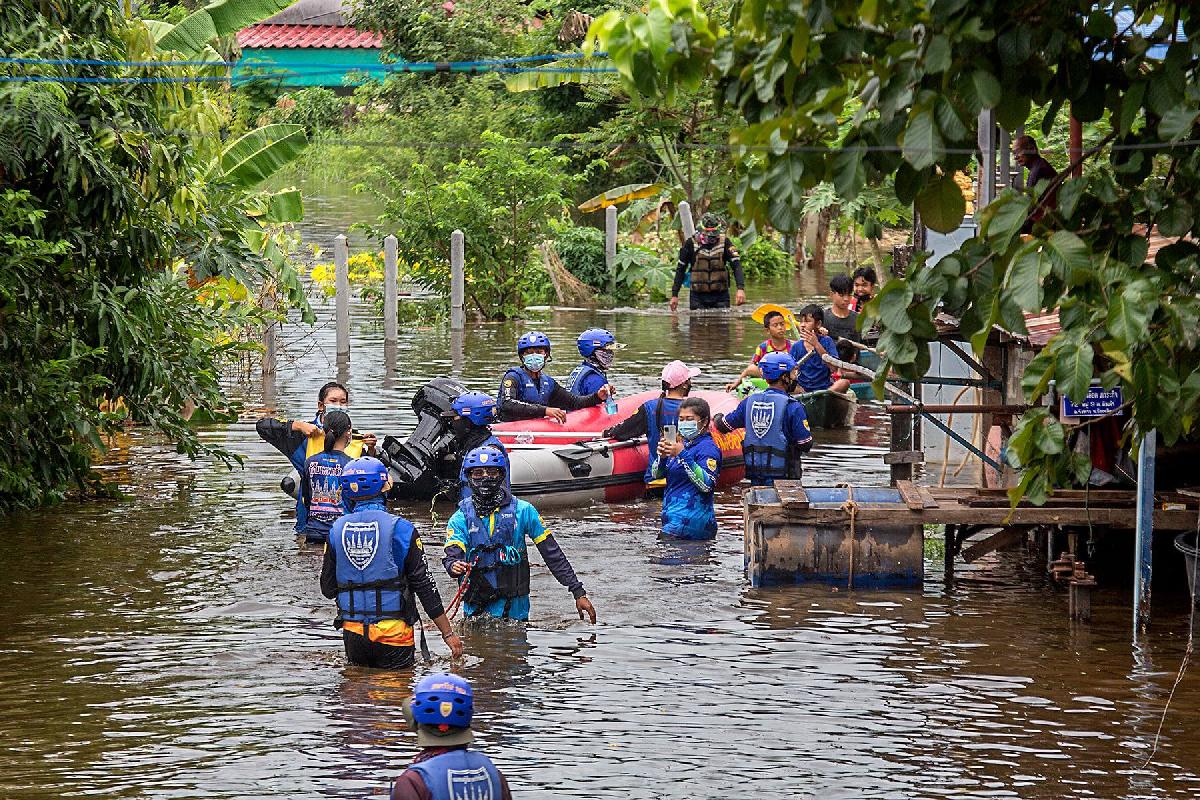 Thailands Überschwemmungen - Zahl der Todesopfer steigt auf 60 - Klimastress - Hitze, Starkregen und immer neue Überschwemmungen Symbolfoto 3