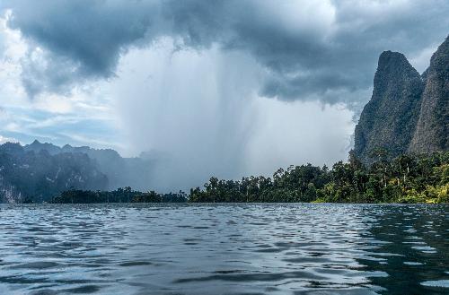 Tragdie im Paradies: Touristen-Boot kentert in Khao Sok - Reisenews Thailand - Bild 1