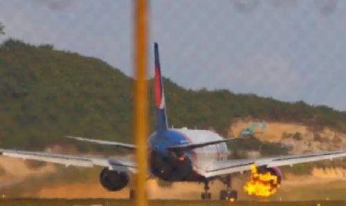 Bild Triebwerksbrand legt Flughafen Phuket still