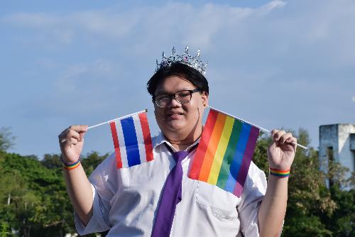 Bild ber 140 LGBTQIA+-Paare bereit fr die Eheregistrierung in Thailand