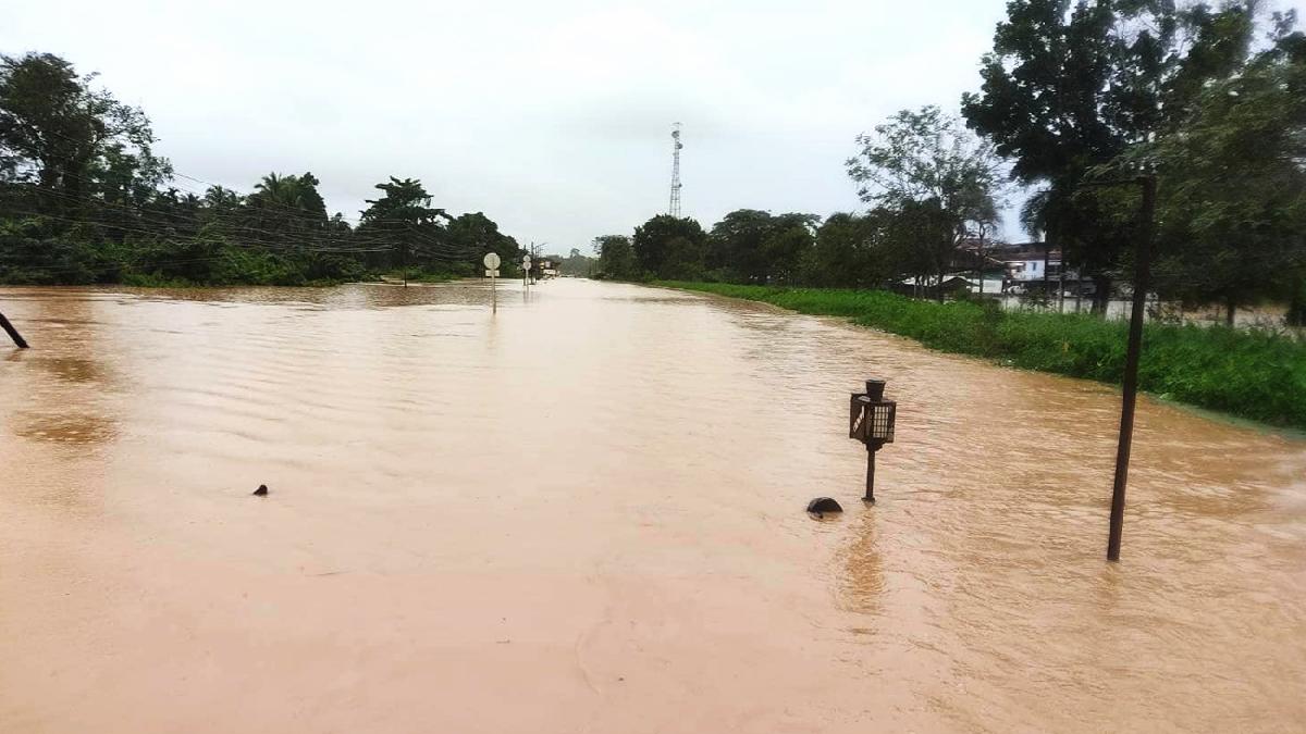 Überflutungen in Südthailand beeinträchtigen Verkehr Bild 1