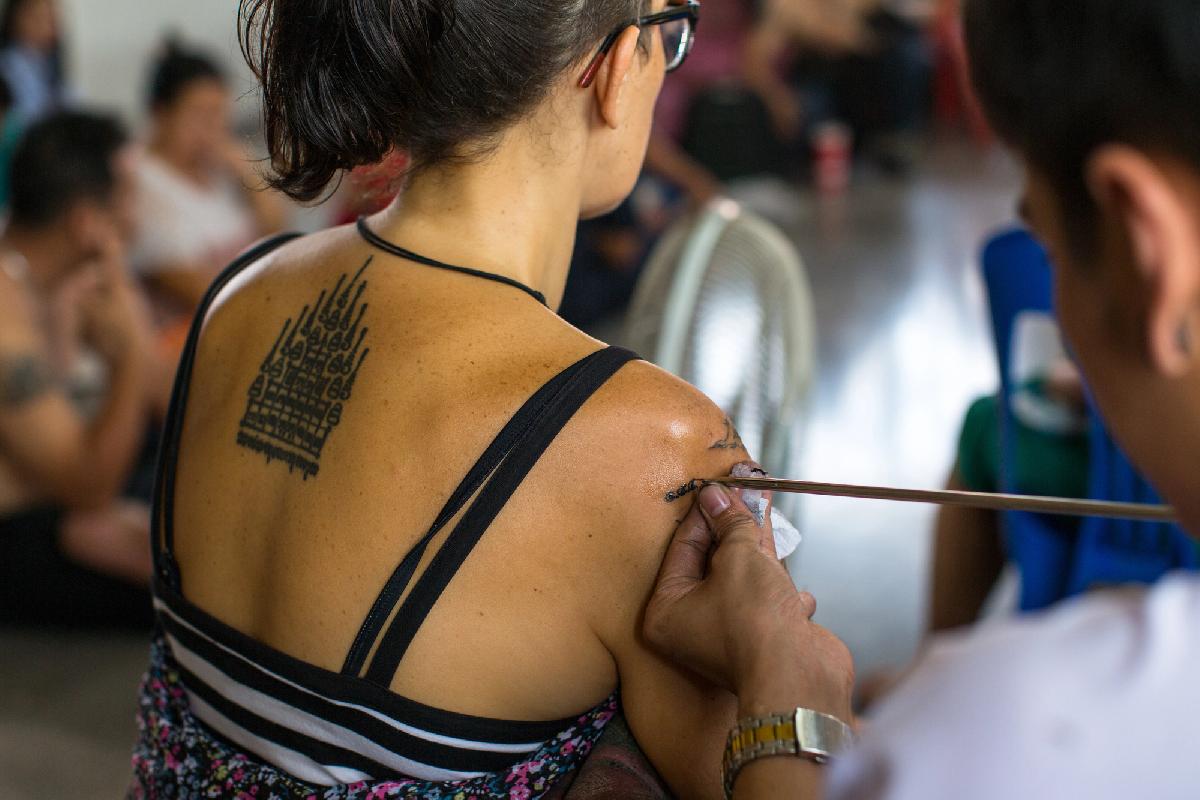 Überraschung - Heilige Tätowierung hilft nicht gegen Äxte - Ein Sak-Yant-Praxistest der besonderen Art in Samut Prakan Symbolfoto 3