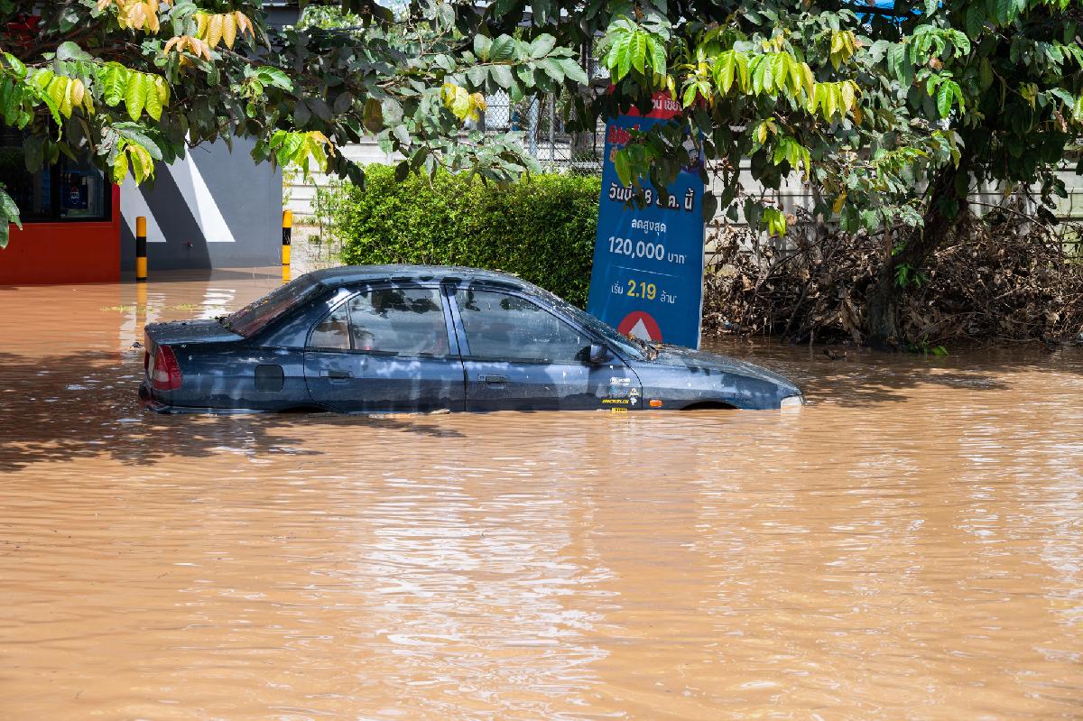 Unwetterwarnung Thailand: 39 Provinzen mit Flut- & Erdrutschgefahr - Nord- und Nordostthailand betroffen, dazu raue See vor Phuket, Phang Nga und Ranong Symbolfoto 2