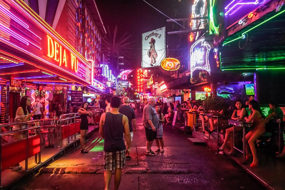US Flugzeugträger verlässt Thailand - Pattaya zieht positive Bilanz - 5.000 US-Seeleute in Pattaya - und erstaunlich wenig Ärger Symbolfoto 2