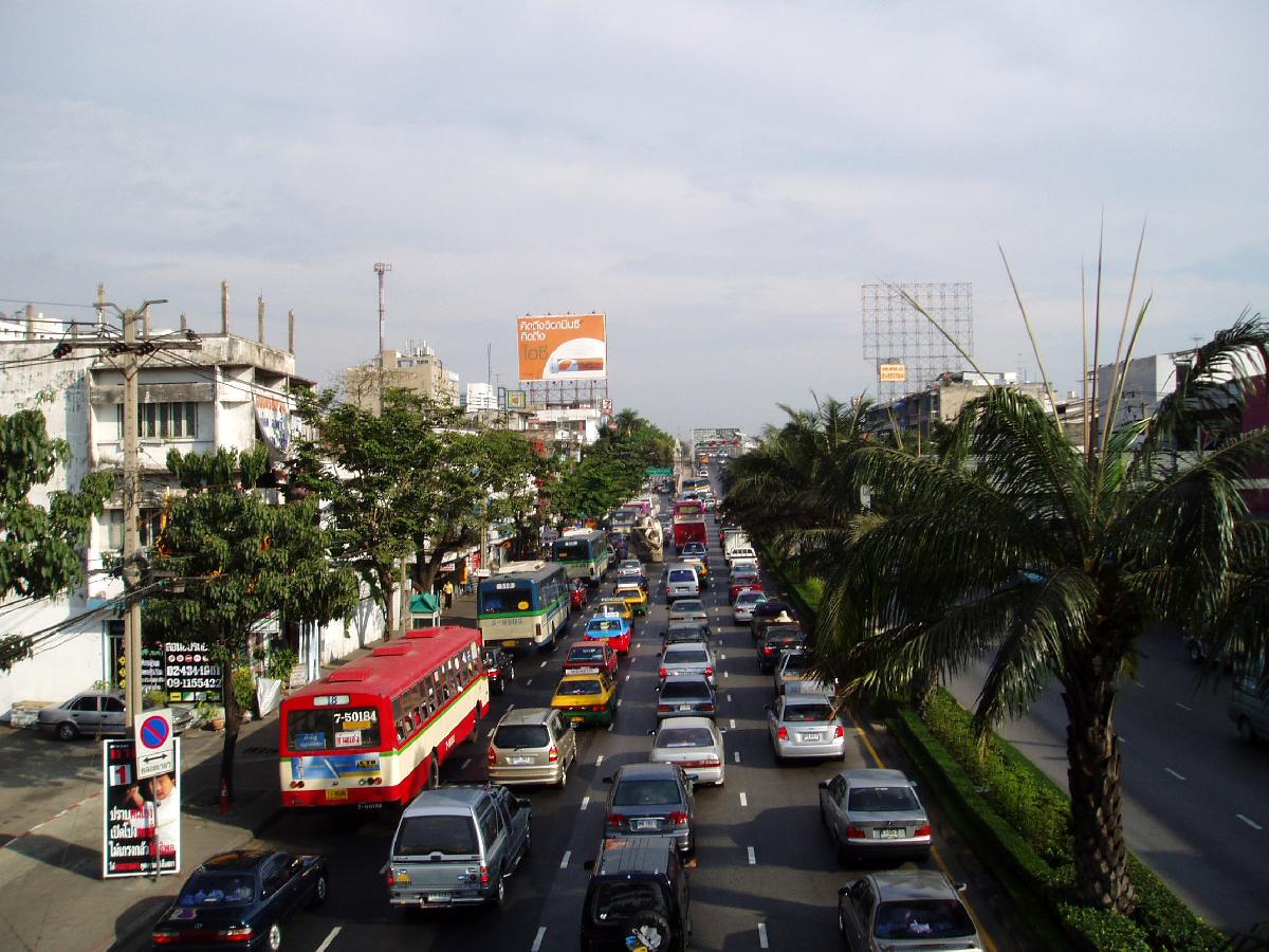 Verkehrsinfarkt - Ganz Thailand auf dem Weg in die Neujahrsferien - Das alljährliche Chaos im Zug-, Flug- und Autoverkehr vor Silvester in Thailand Bild 3
