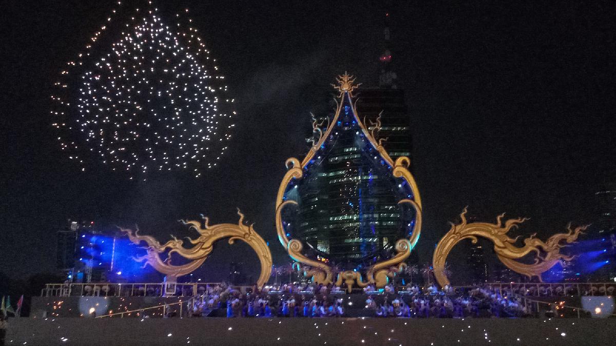 Vijit Chao Phraya Thailand 2025 findet trotz Trauer statt - Bangkoks sanftes Leuchten: Ein neues Kapitel thailändischer Festkultur Symbolfoto 2