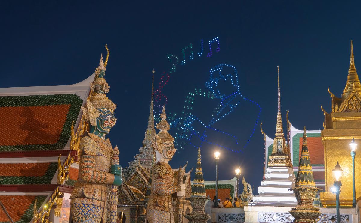 Vijit Chao Phraya Thailand 2025 findet trotz Trauer statt - Bangkoks sanftes Leuchten: Ein neues Kapitel thailändischer Festkultur Symbolfoto 3