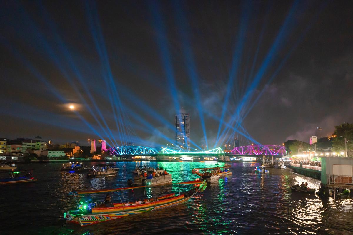 Vijit Chao Phraya Thailand 2025 findet trotz Trauer statt - Bangkoks sanftes Leuchten: Ein neues Kapitel thailändischer Festkultur Symbolfoto 4