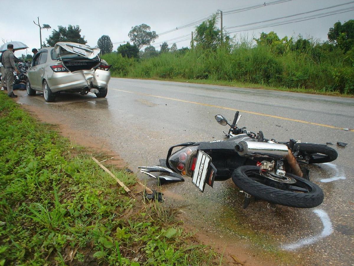 Weitere Zunahme der schweren Motorradunfälle - 200 Verkehrstote für 2023 werden der Insel Phuket vorausgesagt Bild 2