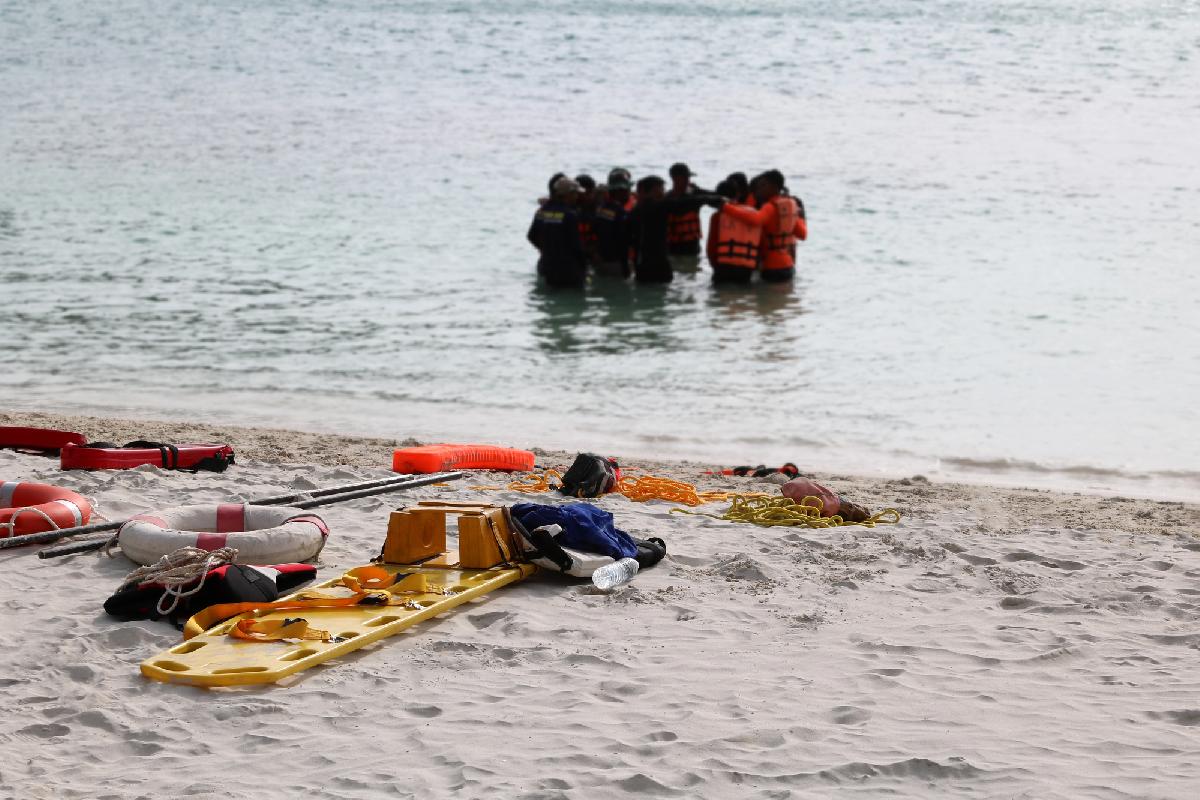 Wieder zwei Tote und ein Vermisster an Phukets Stränden - Zwei Badeunfälle in zwei Tagen wegen missachteter roter Flaggen Symbolfoto 2