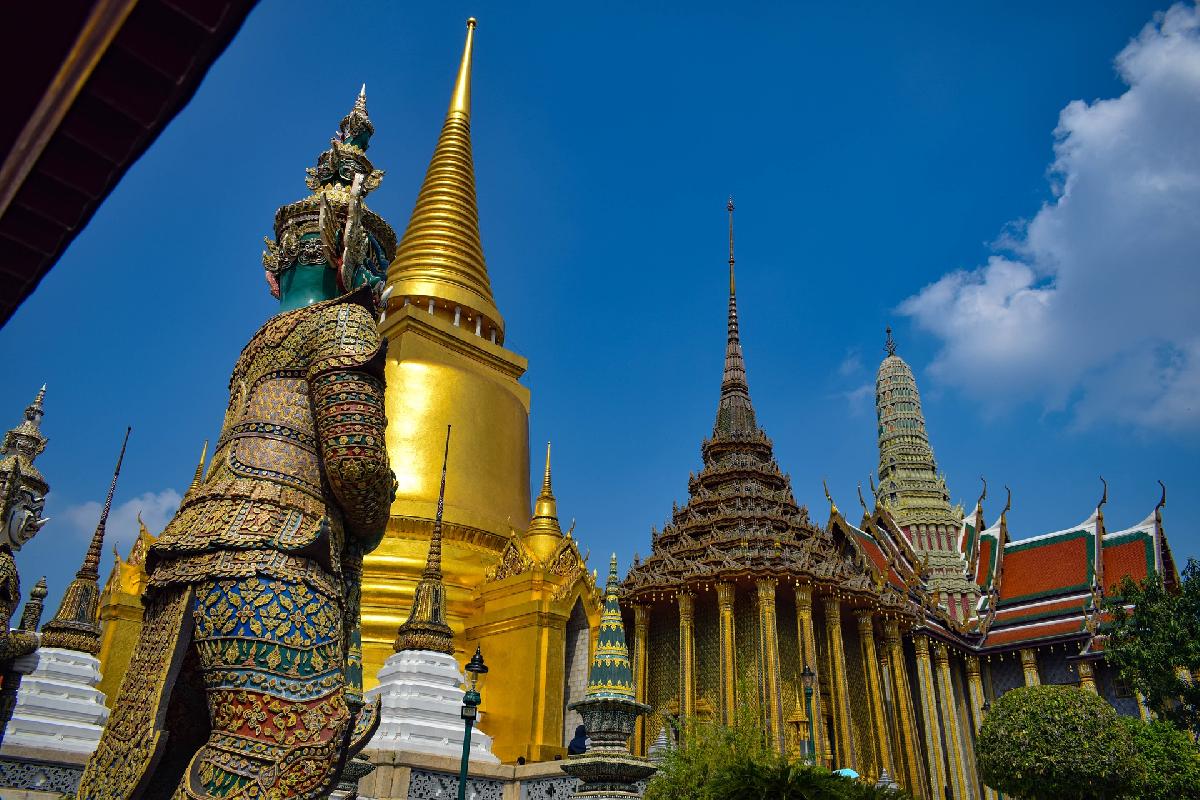 Wiedereröffnung Thailands mit 13.000 Touristen in 4 Tagen - Zehn Einreisende mit Covid-19-Infektionen Bild 1