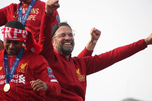 Bild Wir sind fr euch da - Jrgen Klopp begrsst Thai-Fans