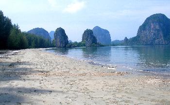 Zoom Rajamangala Bay, Trang - Picture CC by Vyacheslav Argenberg - https://commons.wikimedia.org/wiki/User:Argenberg