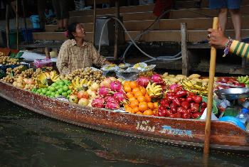 Damnoen Saduak Floating Market & Maeklong Zugmarkt - Bangkok