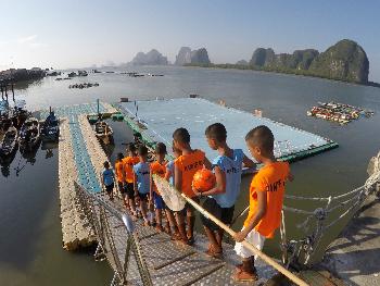 Bild James Bond Insel mit dem Longtail-Boot - Krabi