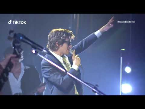 Start Video Arctic Monkeys - Live 