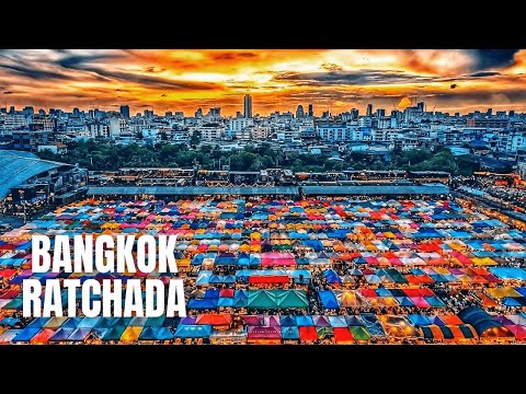 Start Video Bangkok Ratchada Night Market - Rot Fai 