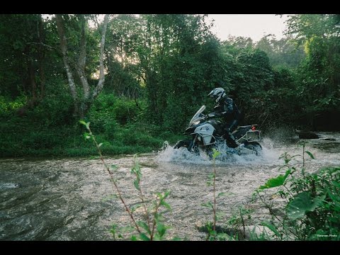 Start Video Mit der Enduro durch den Dschungel Sport + Spass