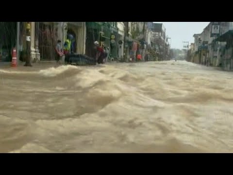 Start Video Überschwemmungen treffen Phuket 